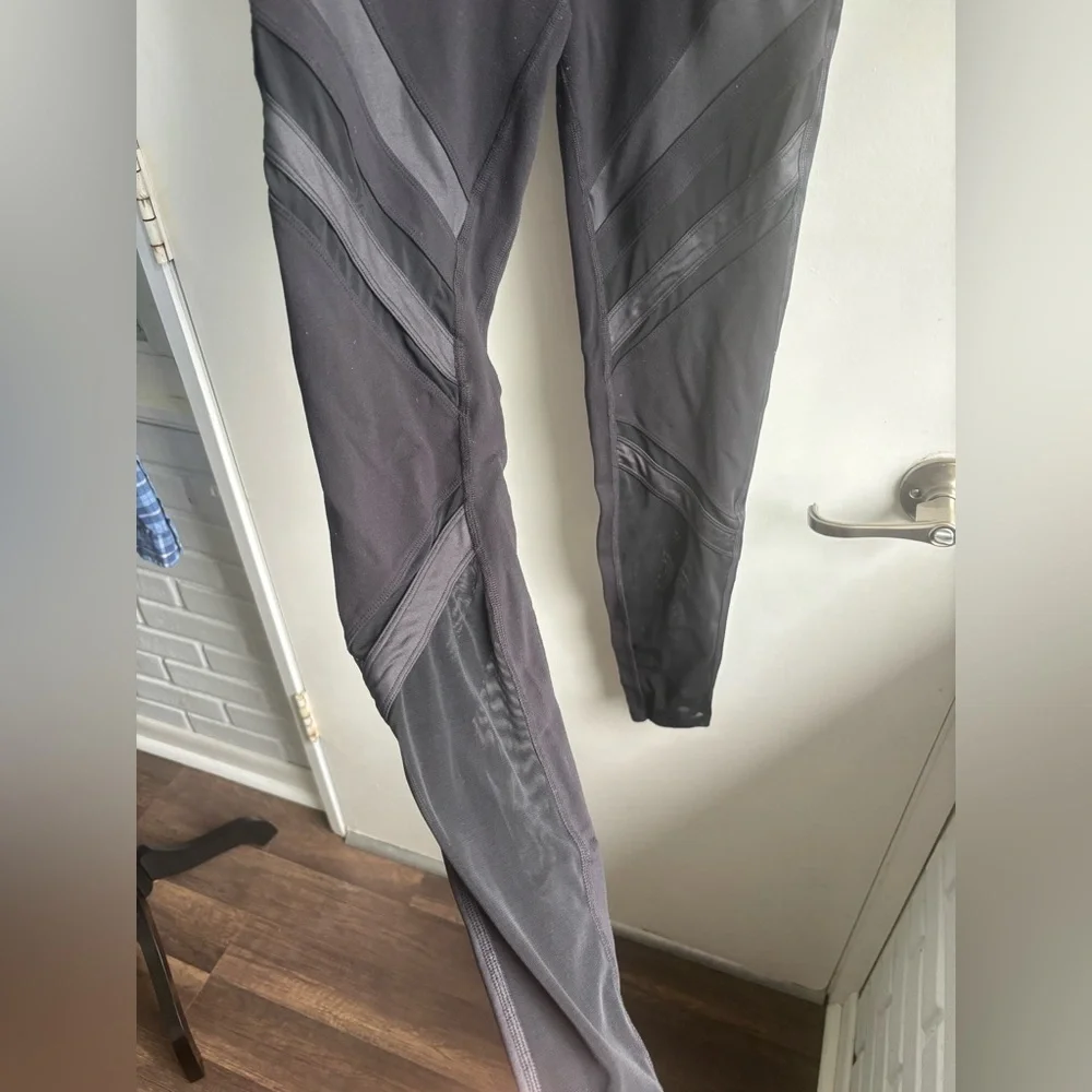 Alo Black Mesh Medium‎ Leggings medium athleisure workout yoga travel layered